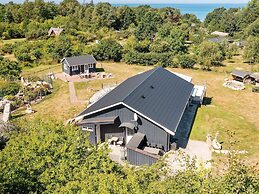 10 Person Holiday Home in Farevejle