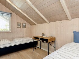 6 Person Holiday Home in Vaeggerlose