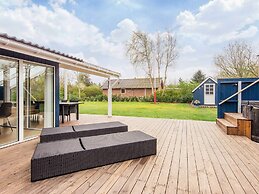 6 Person Holiday Home in Ulfborg