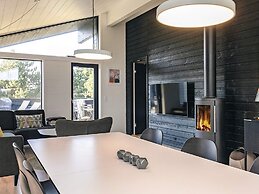 9 Person Holiday Home in Vaeggerlose