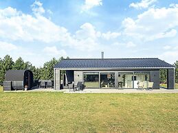 9 Person Holiday Home in Vaeggerlose