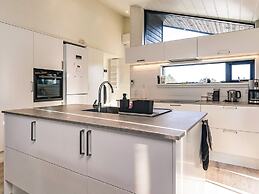 9 Person Holiday Home in Vaeggerlose