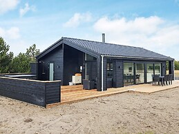 9 Person Holiday Home in Vaeggerlose