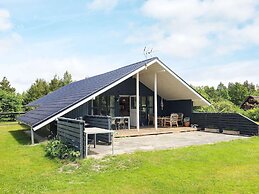 8 Person Holiday Home in Hojslev