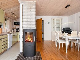 6 Person Holiday Home in Hemmet