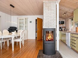6 Person Holiday Home in Hemmet