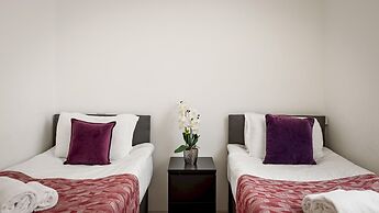 Park Lane 4-bed Huge Designer pad