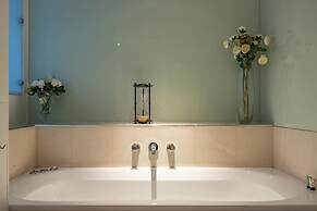 Park Lane 4-bed Huge Designer pad