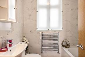 Park Lane 4-bed Huge Designer pad