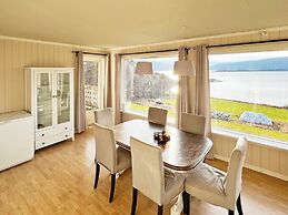 6 Person Holiday Home in Sundlandet