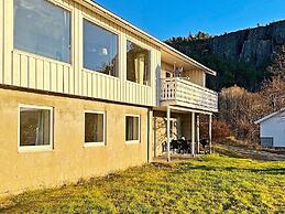 6 Person Holiday Home in Sundlandet-by Traum