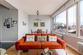 Central 2 1 Flat With Bosphorus View in Beyoglu