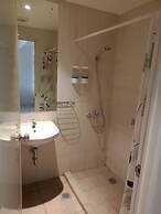 Newton Apartmen Residence By Ayulian