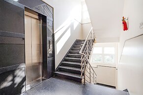 Fabhotel Rove Inn & Suites