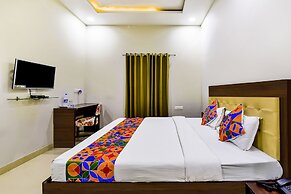 Fabhotel The Castle Homestay