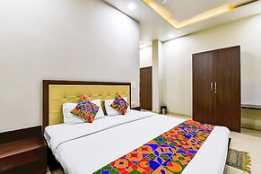 Fabhotel The Castle Homestay