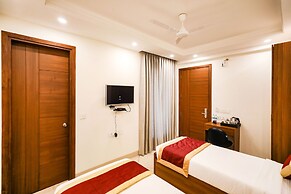 Fabhotel La Paz Stay B&B