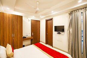 Fabhotel La Paz Stay B&B