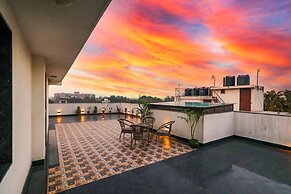 Fabhotel La Paz Stay B&B