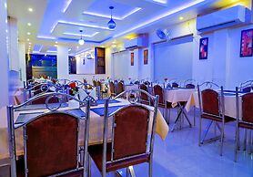 Fabhotel Kanchan Plaza