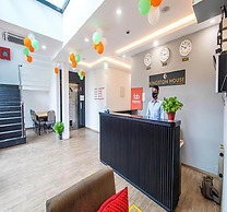 Fabhotel Kingston House