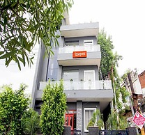 Fabhotel Kingston House