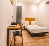 Fabhotel Kingston House