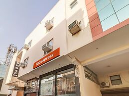 FabHotel Gross inn Suites