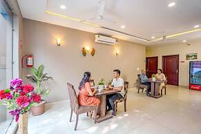 Fabhotel Grand Inn