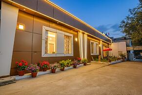 Fabhotel Grand Inn