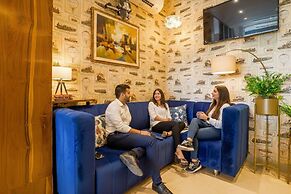 Fabhotel California Heights