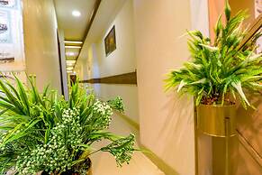 Fabhotel California Heights