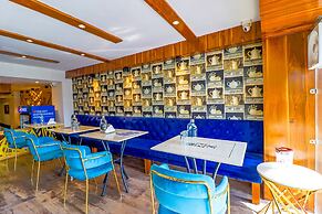 Fabhotel California Heights