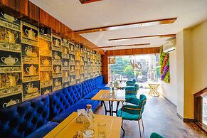 Fabhotel California Heights