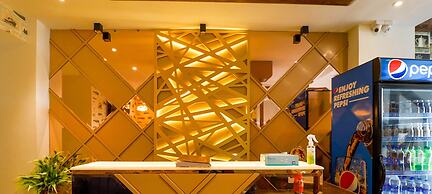 Fabhotel California Heights