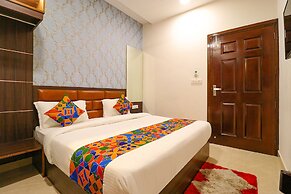 Fabhotel California Heights