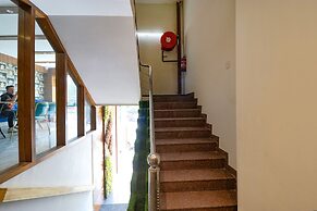 Fabhotel California Heights