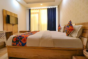 Fabhotel The Royal Oak