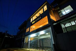 FabHotel Greenwood Stays