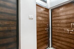 Fabexpress Royal Palace Inn