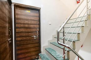 Fabexpress Royal Palace Inn