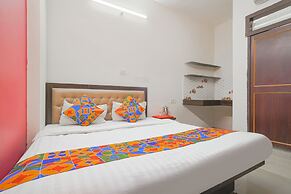 Fabexpress Royal Palace Inn