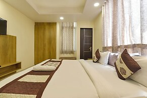 Fabhotel Pink City