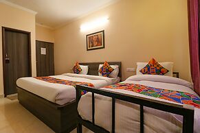 Fabhotel Golden Sunrise Inn