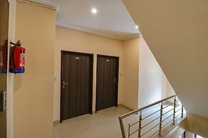 Fabhotel Golden Sunrise Inn