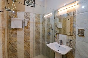 Fabhotel Golden Sunrise Inn