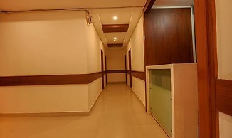 Fabhotel The Btm Palace