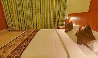 Fabhotel The Btm Palace