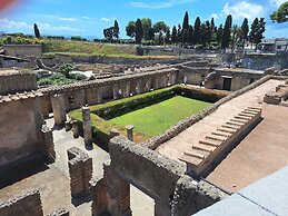 GARDEN HOUSE ERCOLANO