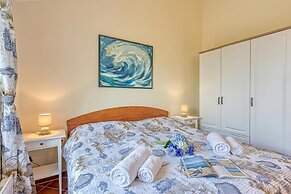 Valdarke Sea View Apartment